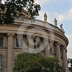 St. Stephen& x27;s BasilicaÂ is aÂ Roman CatholicÂ basilicaÂ inÂ Budapest,Â Hungary